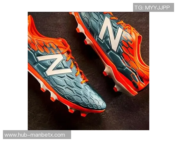 红白足球鞋的魅力与选择指南让你在球场上尽显风采与个性 红白足球鞋的魅力与选择指南让你在球场上尽显风采与个性