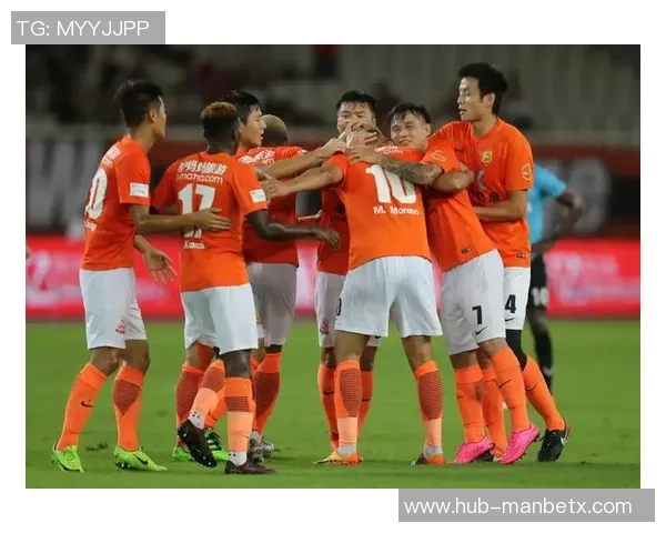 足球判罚争议引发热议球迷与专家各执己见的背后真相探讨